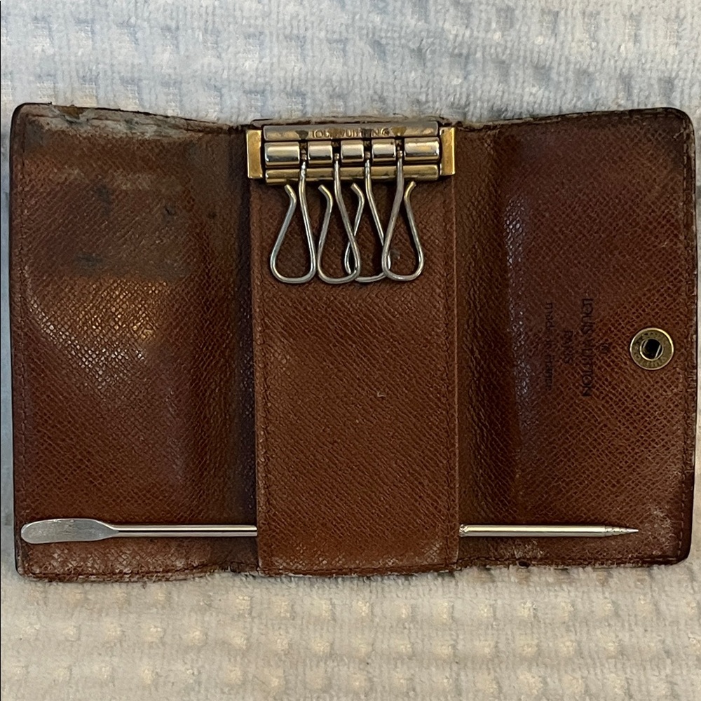 Louis Vuitton 4 Hook Key Holder - Picture 8 of 13